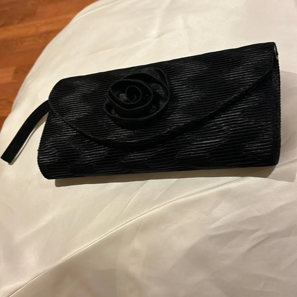 Vintage style satin pleated flower detail black evening clutch bag. - Picture 2 of 15